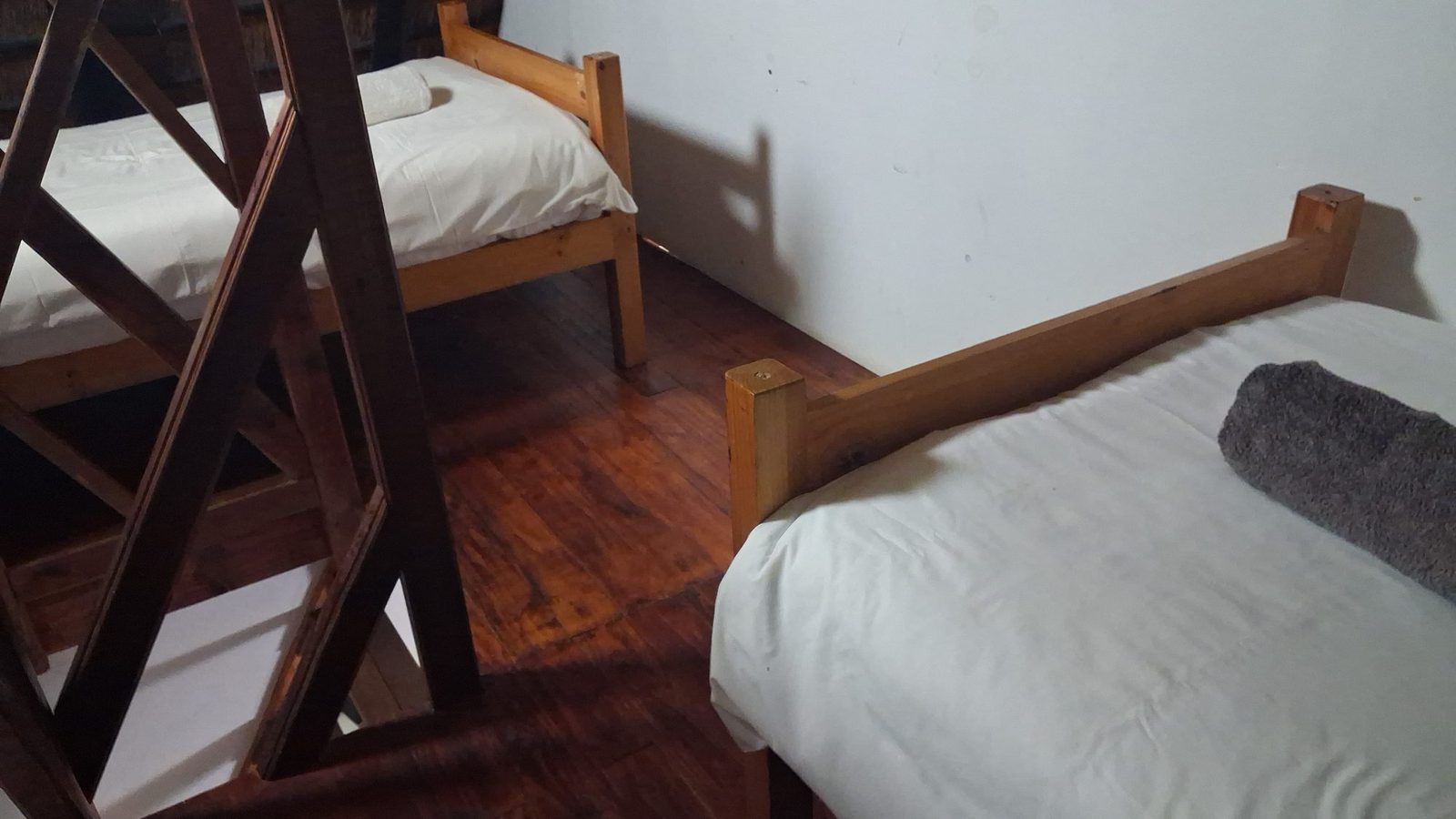 Family unit 5 loft with single beds