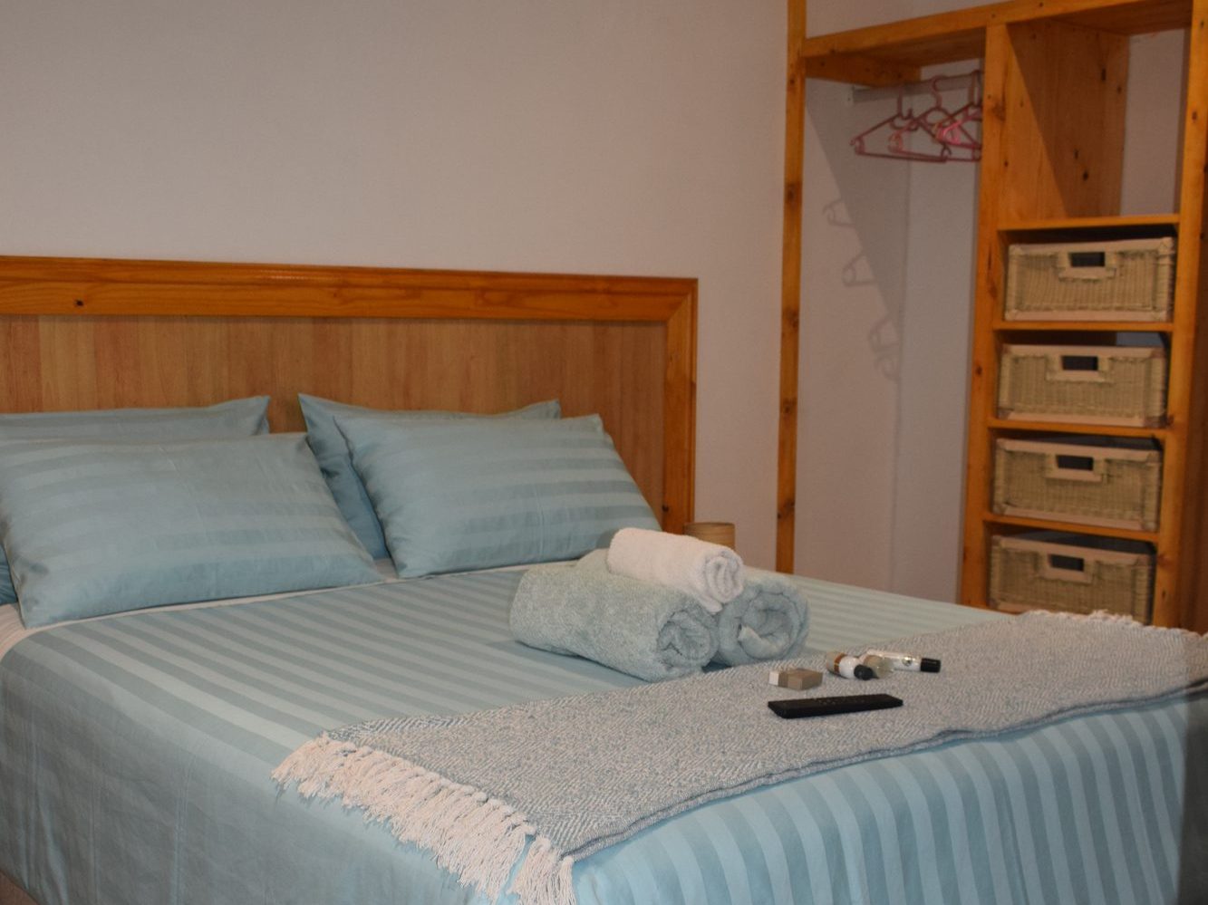 Poolside room 6 with queen bed