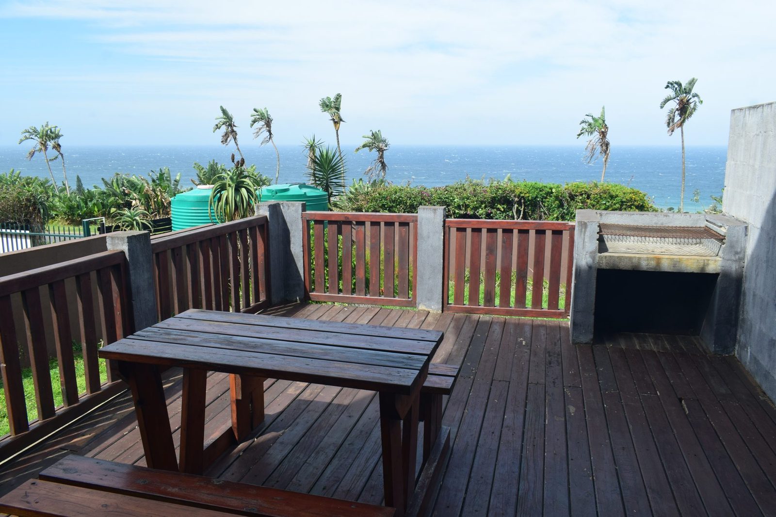 Seahorse deck with breakfast table and sea view